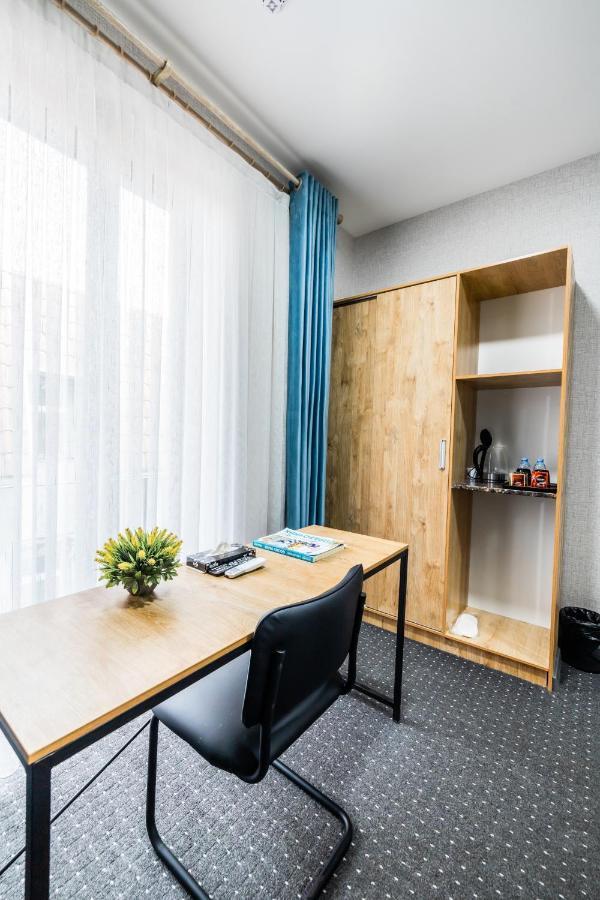 Bobur Hotel Tasjkent Buitenkant foto
